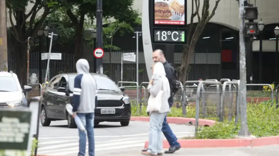 Previsão do tempo: Semana começa com chuva intensa e temperaturas mais baixas