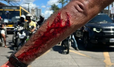 Homem atropela militantes do MST durante marcha pela reforma agrária no Recife
