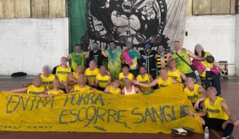 Faculdade Santa Marcelina (SP) expulsa 12 alunos por faixa com apologia ao estupro