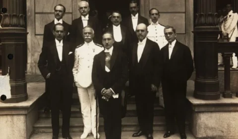 Não é a primeira vez que um ex-presidente e militares são julgados por tentativa de golpe