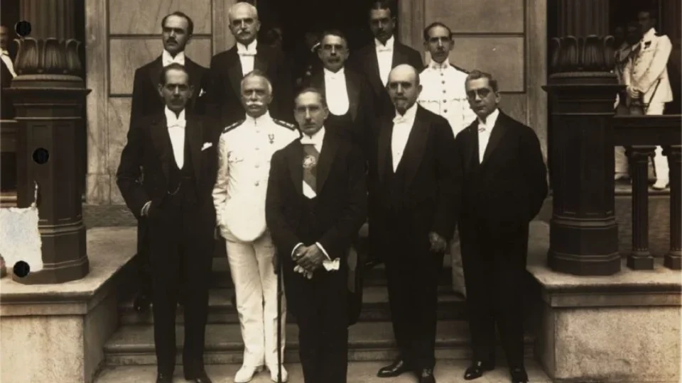 Não é a primeira vez que um ex-presidente e militares são julgados por tentativa de golpe