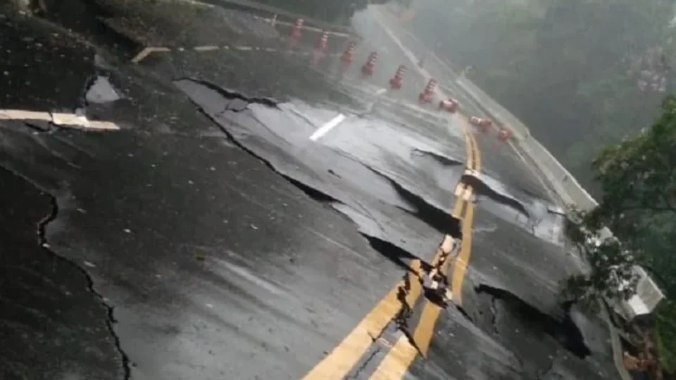 Rodovias em SP e RJ são interrompidas por causa de temporais