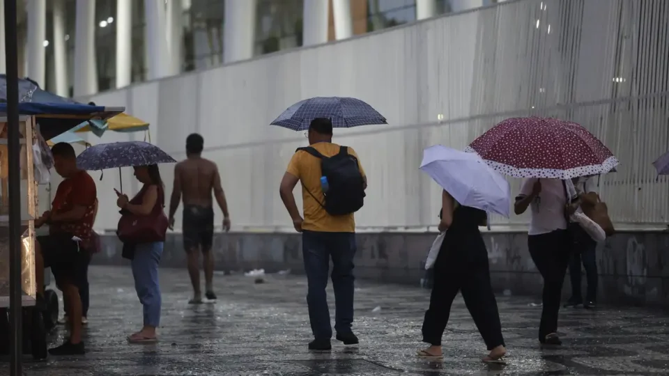 Primeiro final de semana de abril terá chuvas fortes e declínio de temperatura no Sul e Sudeste