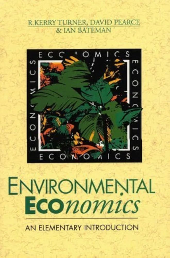 David W. Pearce,  R. Kerry Turner e Ian Bateman escreveram o livro “Environmental Economics” que fornece a base teórica, enquanto a teoria da Economia Circular é uma das aplicações práticas dessas ideias no mundo real. Imagem: reprodução