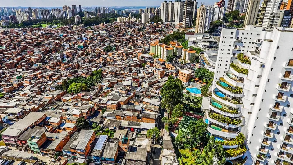 Por que a elite brasileira odeia o próprio povo?
