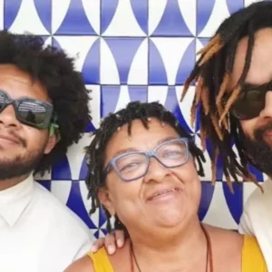 Emicida, Fióti e mãe