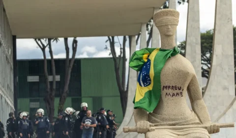 STF condena Débora Rodrigues, que pichou estátua no 8/1, a 14 anos de prisão