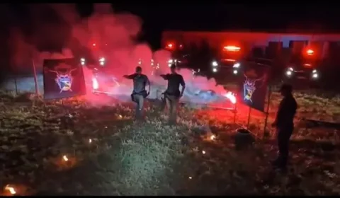 Novo vídeo: PM fala em ‘sacrifício da própria vida’ em cerimônia com cruz em chamas