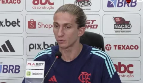 Sensacionalista: Flamengo vence só por 8 a 0 e Filipe Luís é demitido