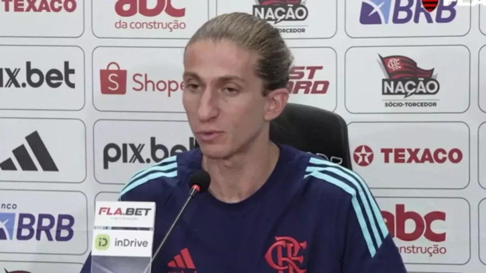 Filipe Luís, treinador do Fla, critica patrocínio de bets: ‘Sei o dano para as pessoas’