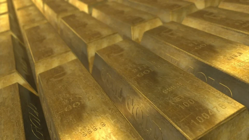 Ouro ultrapassa os US$ 3.500 por onça pela 1ª vez, em meio às ameaças de Trump contra o Fed
