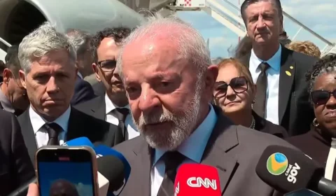 No Vaticano, Lula diz que papa fez história ao combater desigualdades