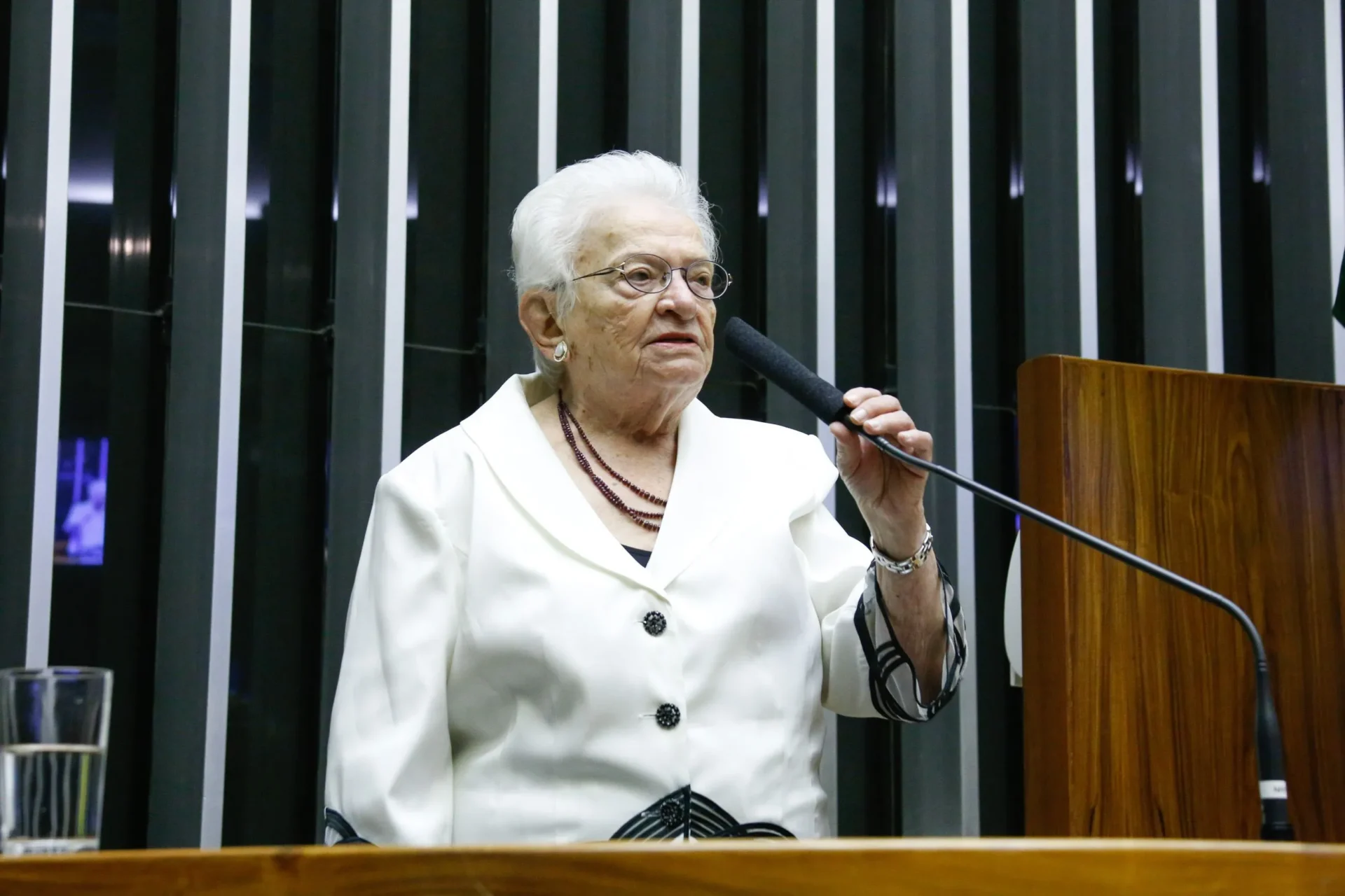 luiza erundina adere à greve de fome de glauber braga