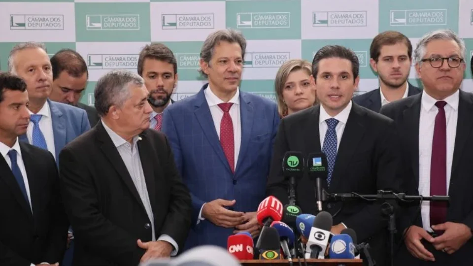 Entidades lançam manifesto contra o PL dos supersalários; proposta amplia privilégios