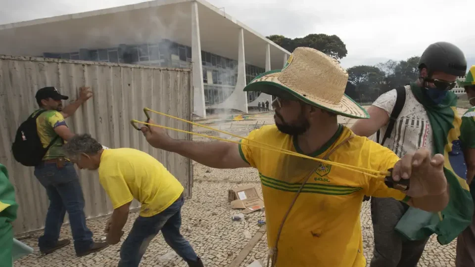 Acordo sobre 8/1 prevê pena menor para crime praticado por multidão