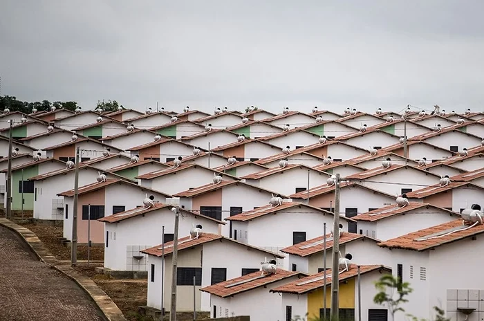 Programa Minha Casa Minha Vida O programa beneficiou mais de 4 milhões de pessoas