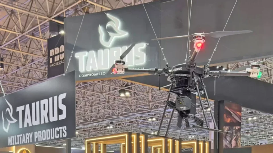 Taurus apresenta drone com fuzil no RJ; tecnologia levanta discussões