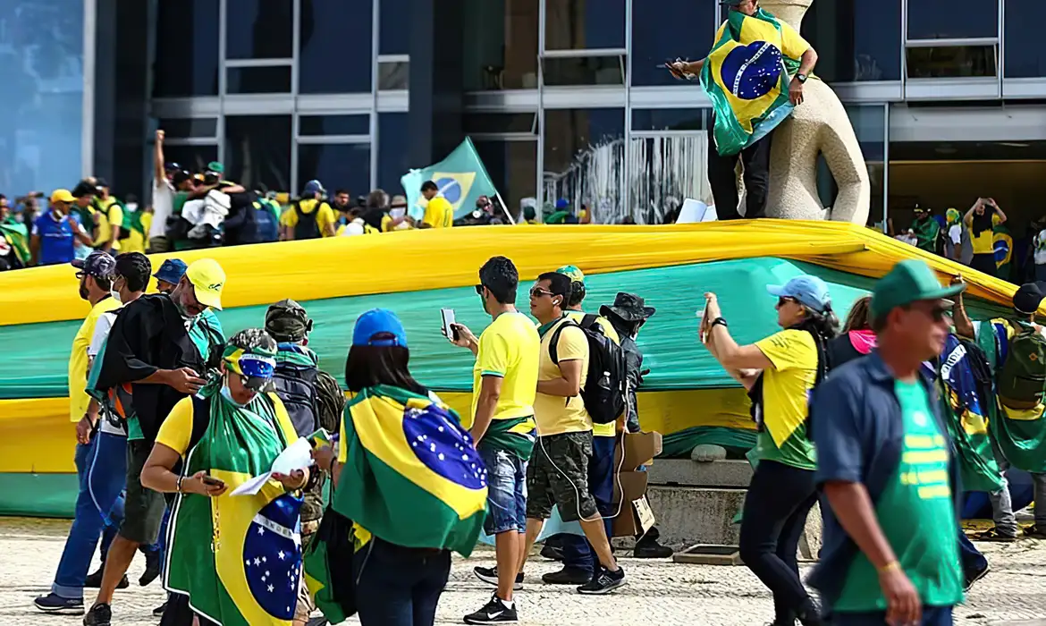 Oito de janeiro Imagem do ataque ao STF em 8 de janeiro de 2023