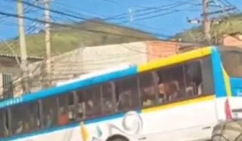 Criminosos roubam 8 ônibus para usar como barricada pelo 2º dia consecutivo no RJ