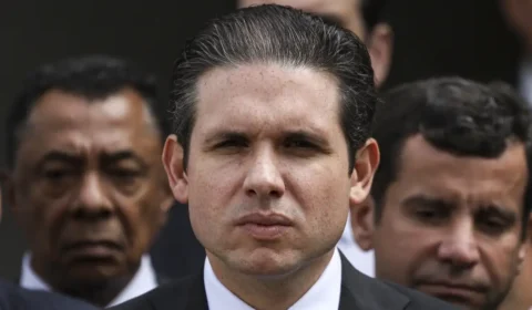 Motta rejeita decidir sozinho e indica que levará projeto de anistia a líderes na Câmara