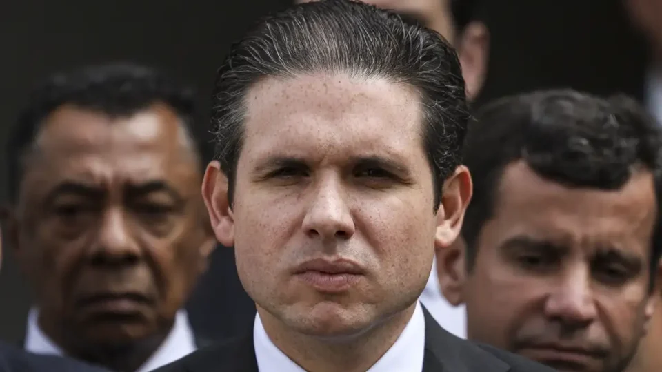 Motta rejeita decidir sozinho e indica que levará projeto de anistia a líderes na Câmara