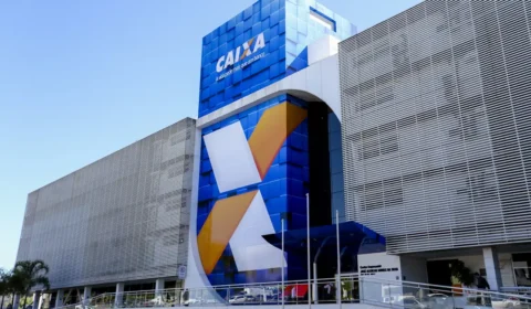 Caixa libera abono salarial para nascidos em março e abril
