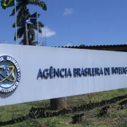 PF localiza menção a servidor alvo da Abin Paralela com amigo de Flávio Bolsonaro