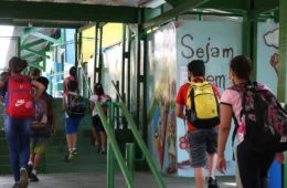 Governo Tarcísio autoriza edital para privatizar gestão de 143 escolas em SP
