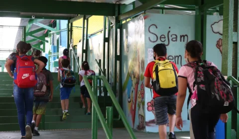 Governo Tarcísio autoriza edital para privatizar gestão de 143 escolas em SP