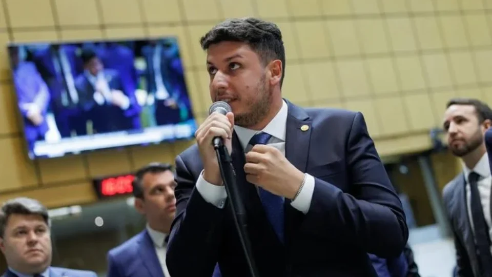Deputado Rafael Saraiva é condenado por agredir mulher com pedaço de madeira