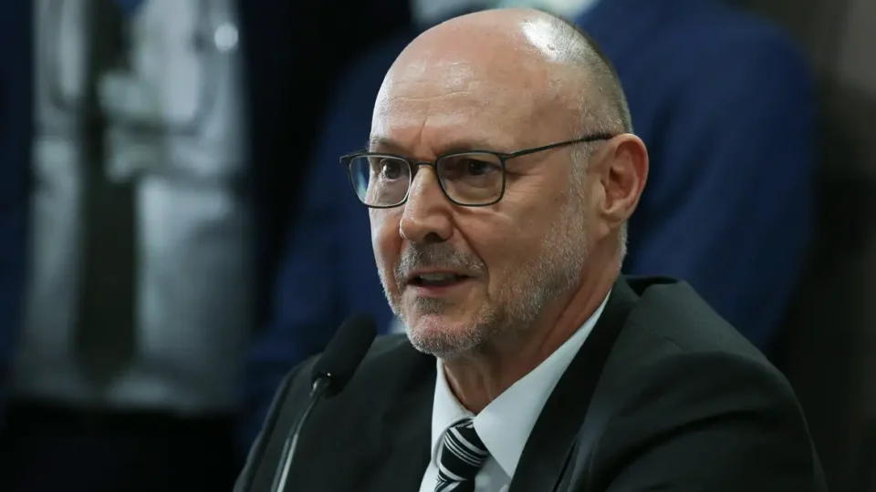 PF toma depoimento de atual diretor-geral da Abin decidida a indiciá-lo