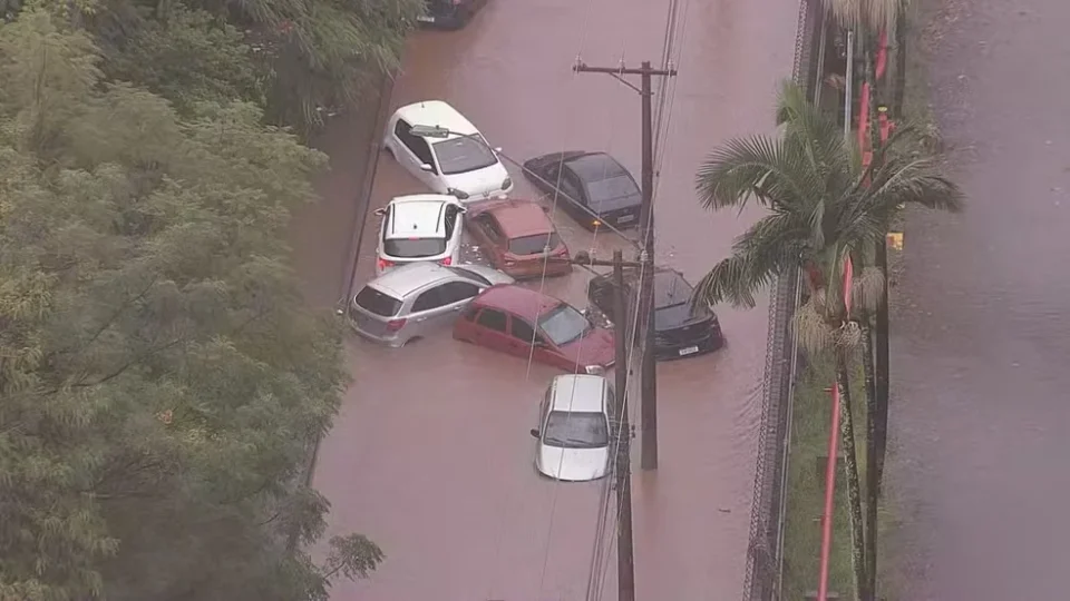 Temporal deixa ABC embaixo d’água e paralisa linhas de trem na Grande São Paulo