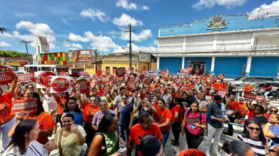 Professores protestam em vários estados por educação melhor e contra privatizações