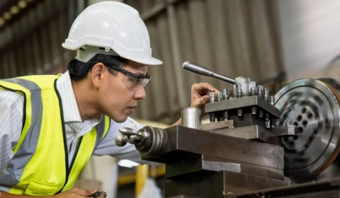 CNI: Emprego na indústria recua após 18 meses e juros altos agravam freio no setor