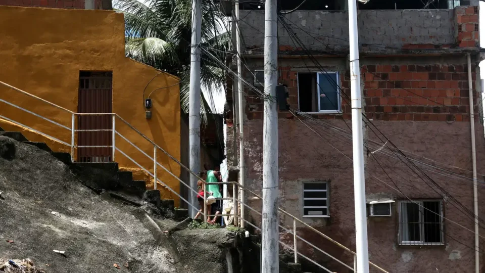 Pretos e pardos têm menos acesso à infraestrutura urbana que brancos
