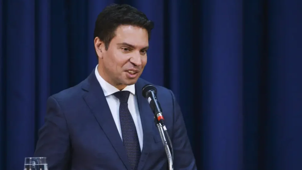 Agente da Abin afirma ter sido obrigado a trazer relógios do Qatar para Ramagem, diz site