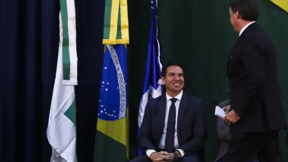 Agentes da Abin relatam como governo Bolsonaro ignorou alertas sobre pandemia