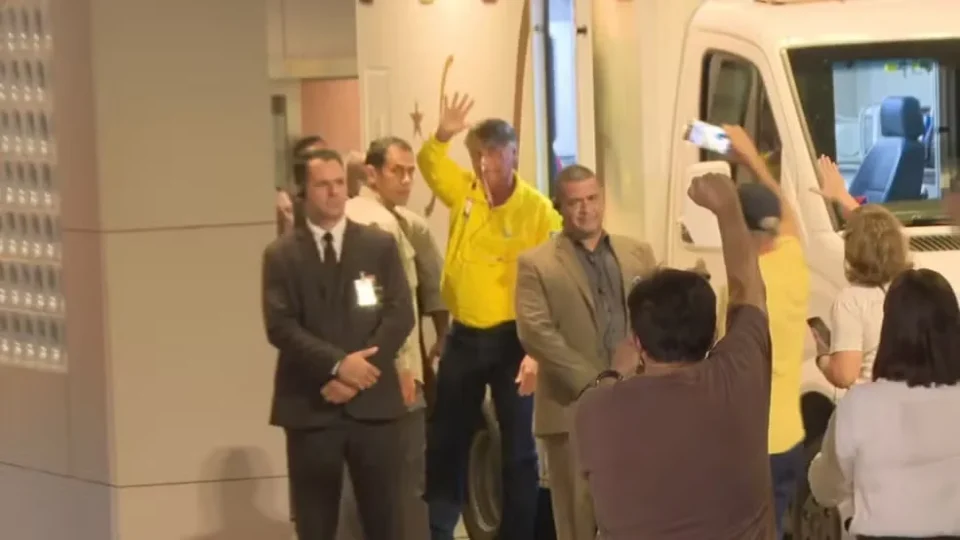 Ex-presidente Jair Bolsonaro está estável após cirurgia que durou 12 horas