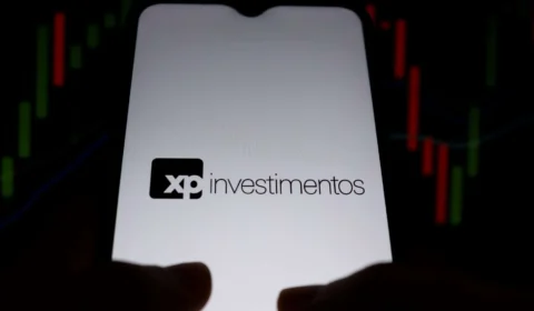 COEs distribuídos por XP e BTG geram prejuízos de até 93%; Edu Moreira já fez alerta