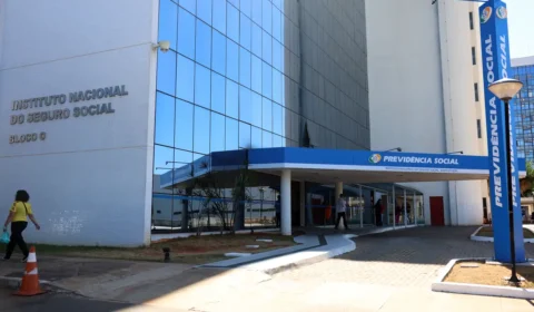 PT deve definir até terça-feira (20) estratégia para CPMI do INSS