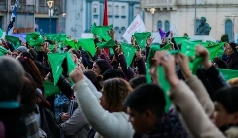 Por um feminismo transversal, radical e massivo
