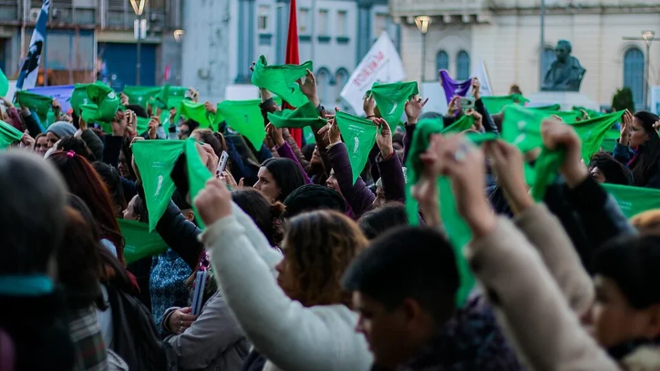 Por um feminismo transversal, radical e massivo