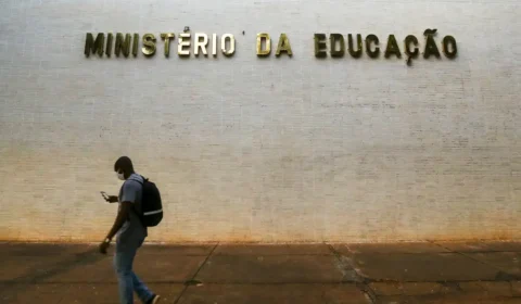 Governo diz que vai liberar R$ 300 mi a universidades e normalizar ritmo de repasse