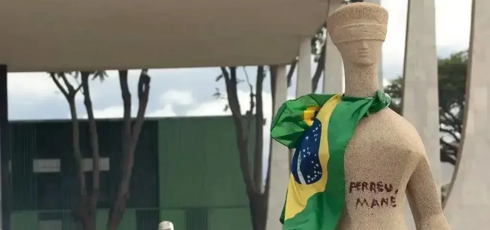 Moraes encerra fase da ação penal do 8/1 e rejeita manobra da defesa de coronel da PMDF
