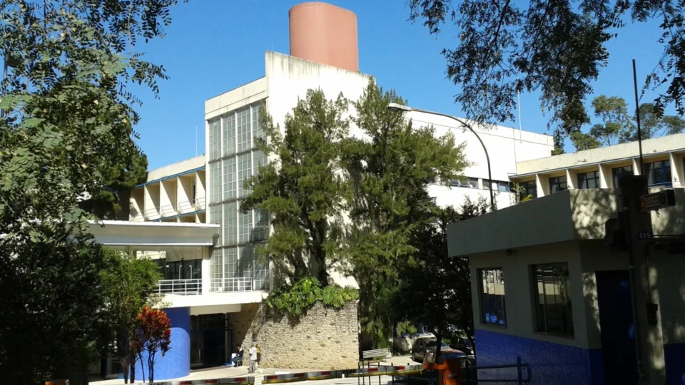 Escola de Enfermagem da USP cancela aula aberta de astrologia após críticas
