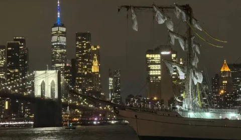 Navio da Marinha do México bate na ponte do Brooklyn, em NY, e deixa dois mortos