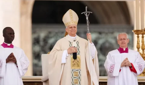 Em missa inaugural, papa Leão XIV critica sistema econômico que ‘marginaliza os pobres’