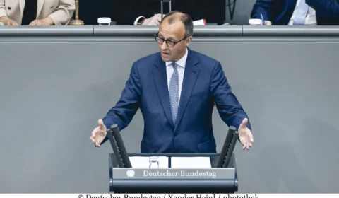 Finalmente empossado, novo chanceler da Alemanha faz primeiro discurso