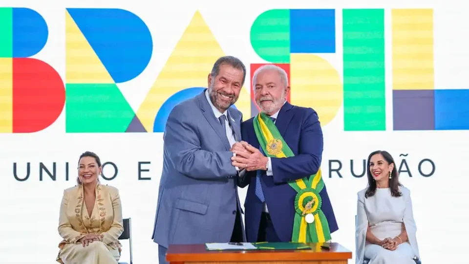 Líder do PDT confirma possibilidade de Lupi e partido deixarem o governo