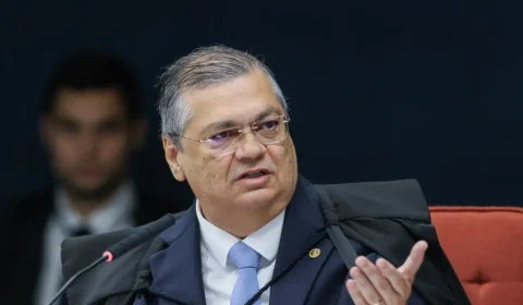 Dino rejeita alegação de Sóstenes para não explicar fala sobre emendas